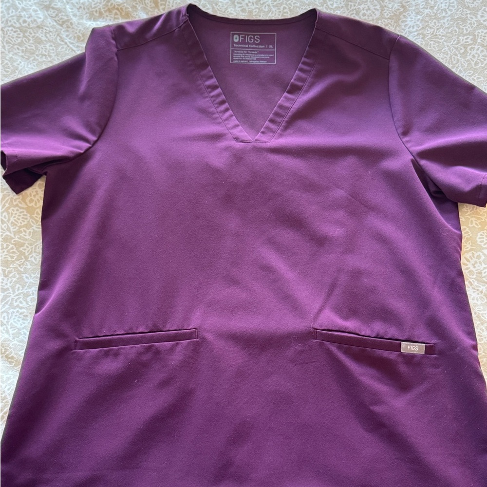 Figs Casma scrub top